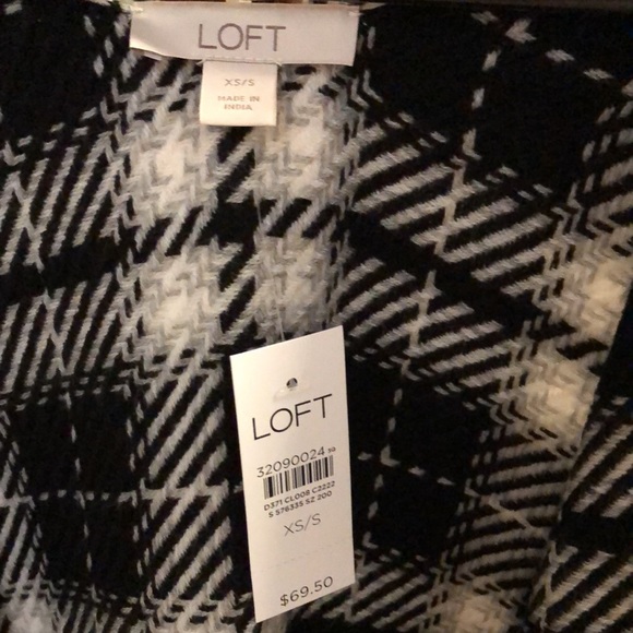 Beautiful Loft wrap. New with tags attached - Picture 2 of 3